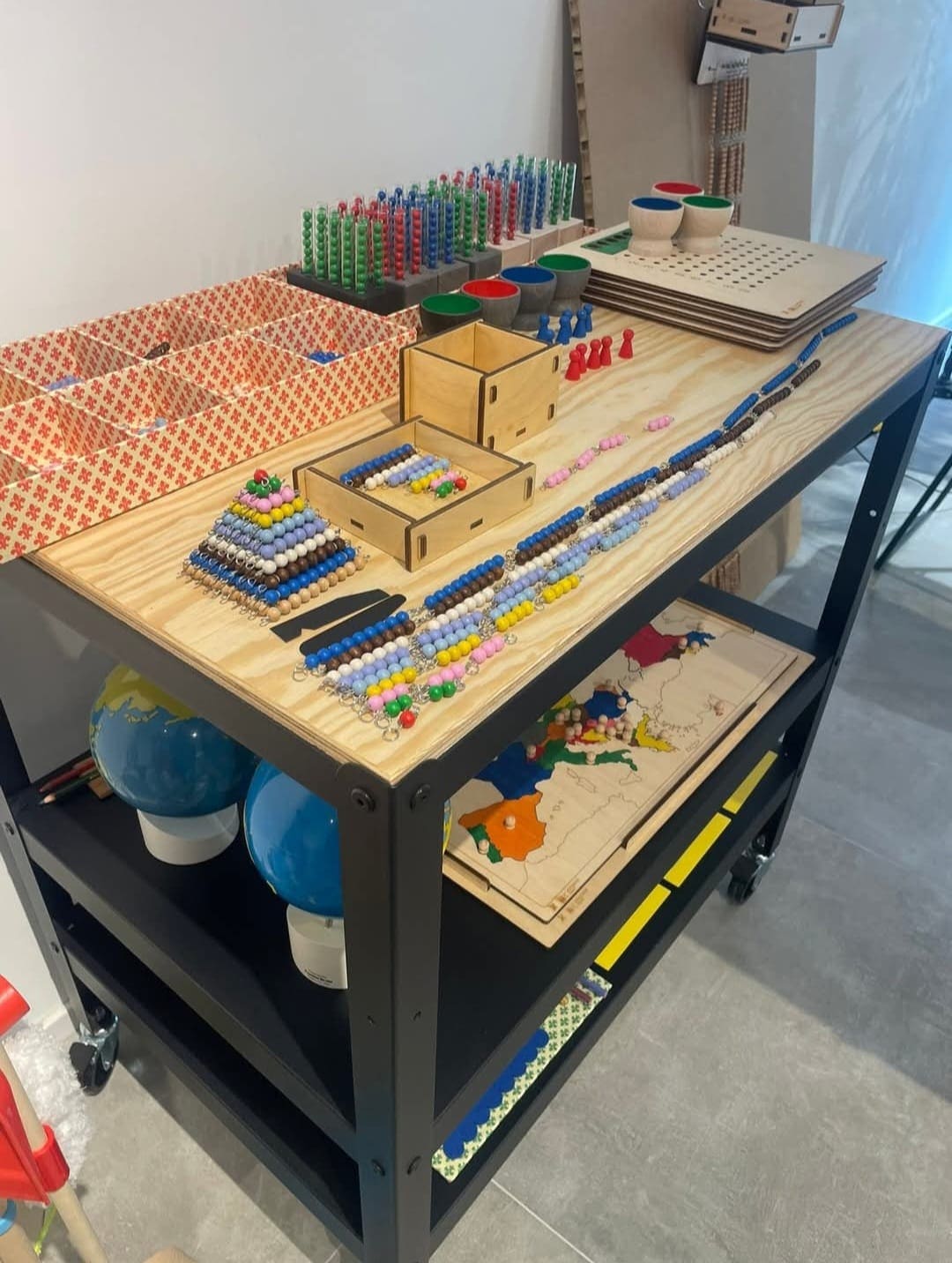 Laboratorio attività sensoriali Montessori per bambini