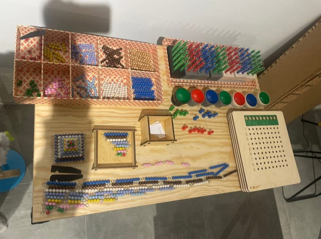 Laboratorio matematica con le mani Montessori per bambini